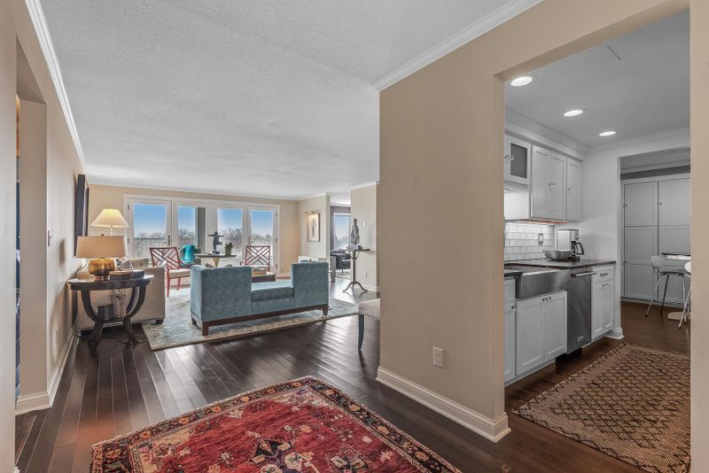 6400 York Ave S #610, Edina, MN 55435