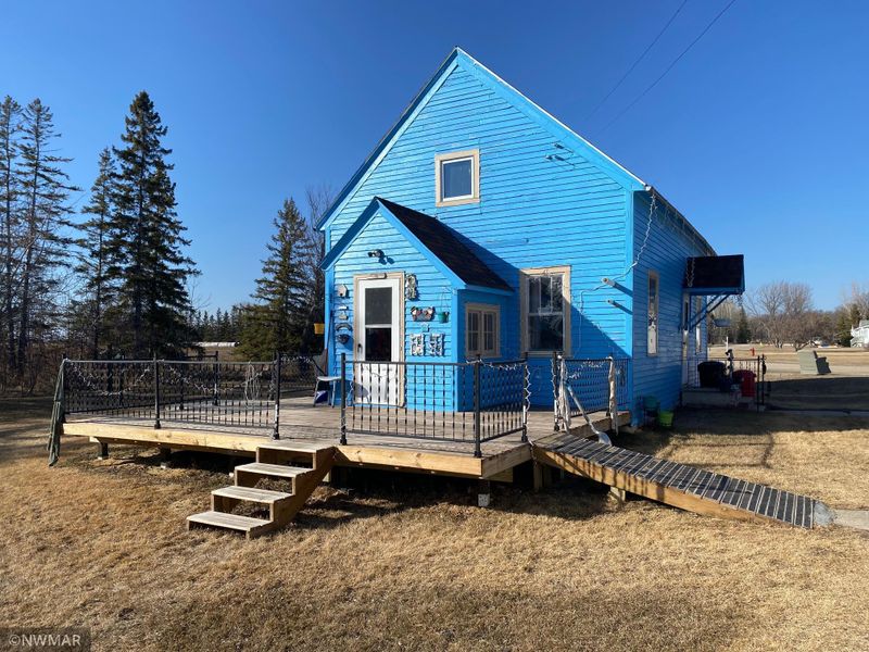 112 8th St NW, Roseau, MN 56751