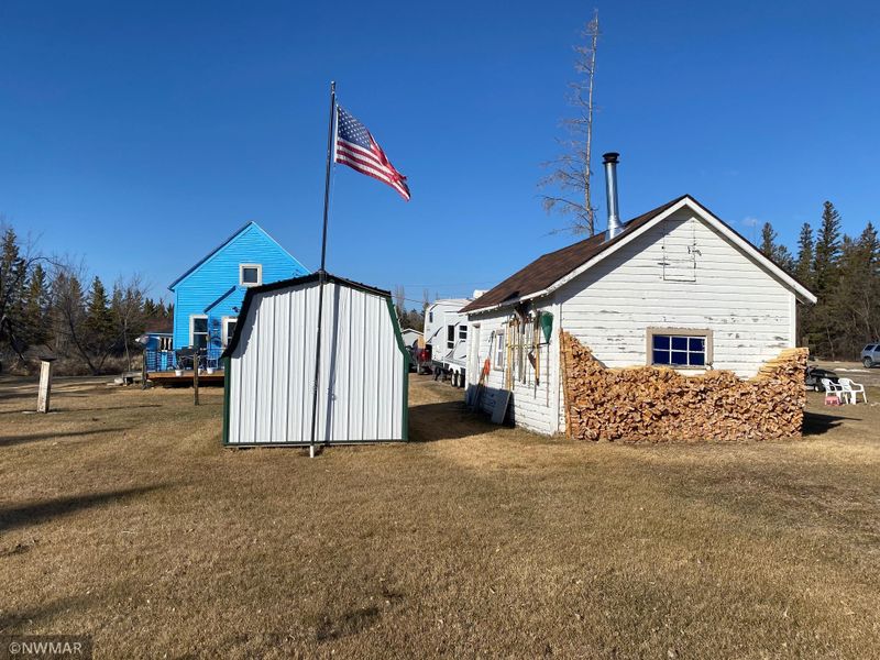 112 8th St NW, Roseau, MN 56751
