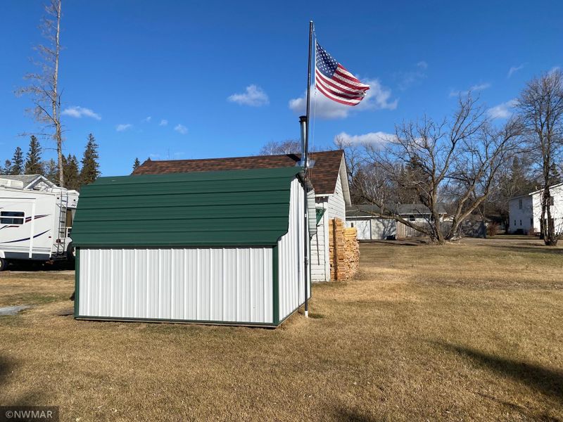 112 8th St NW, Roseau, MN 56751
