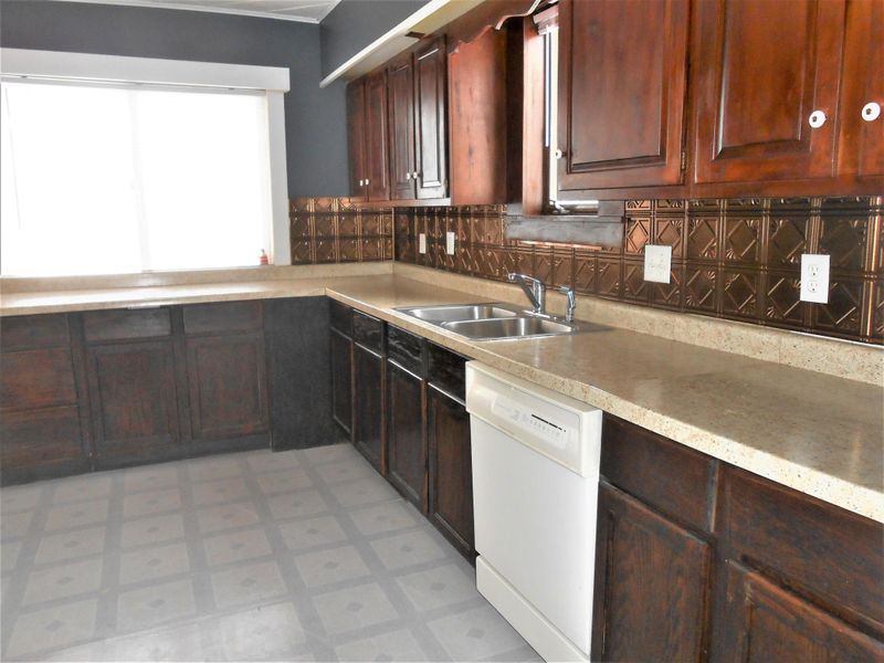 609 N Everett St, Le Roy, MN 55951