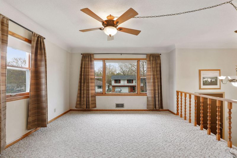 33 W Sandra Lee Dr, Saint Paul, MN 55119