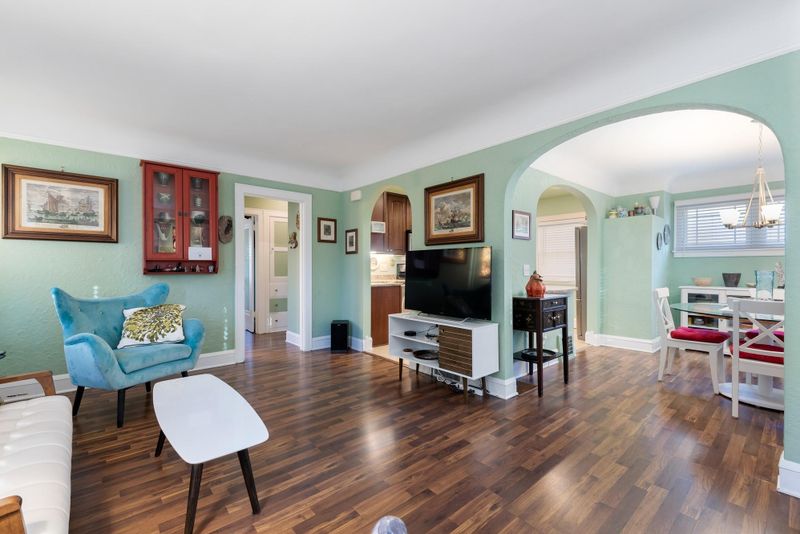 28 Penn Ave S, Minneapolis, MN 55405