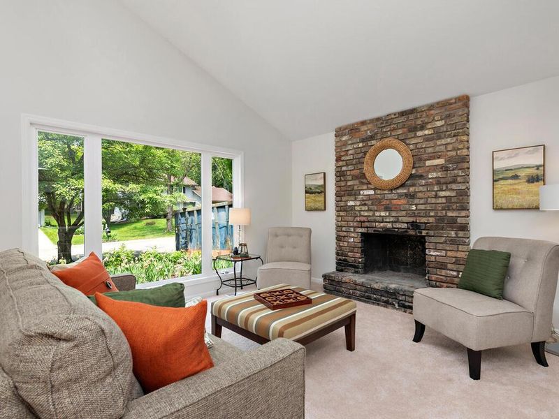 1405 E 132nd St, Burnsville, MN 55337