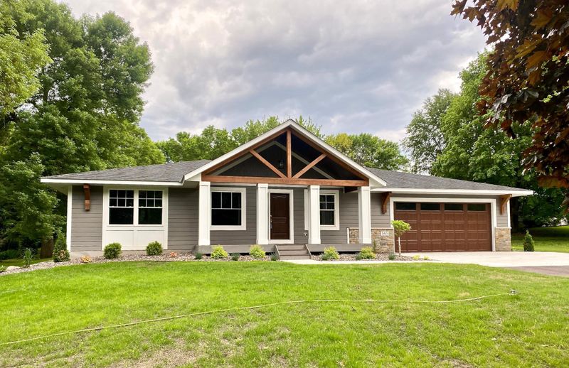 565 Medina Rd, Wayzata, MN 55391