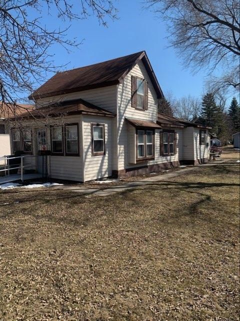 14 E 3rd St, Morris, MN 56267