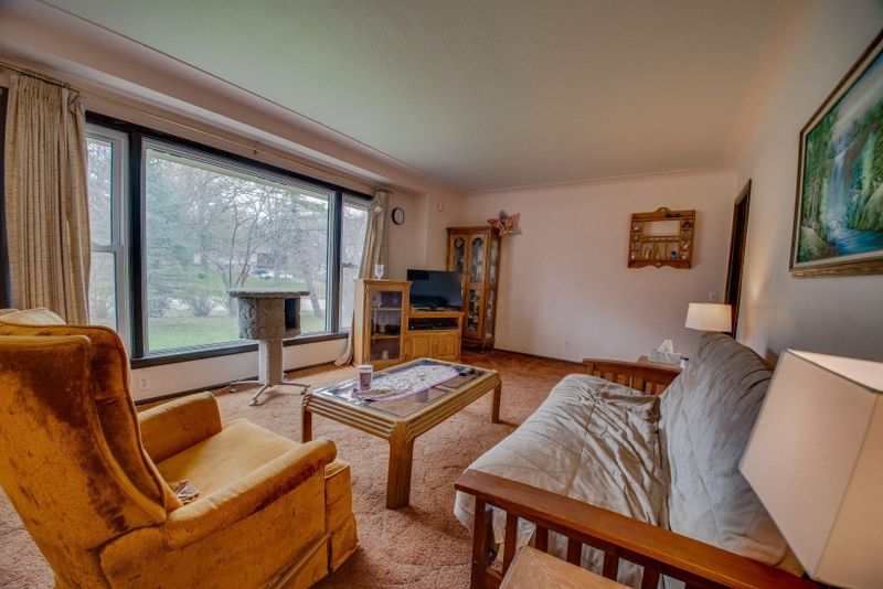 4916 W Old Shakopee Rd, Bloomington, MN 55437