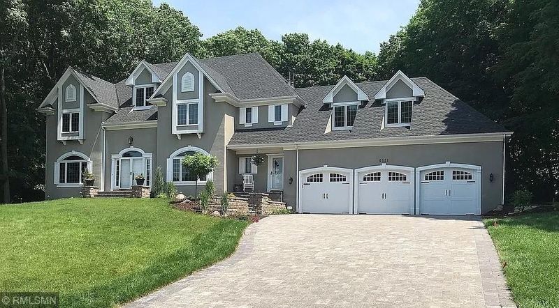 6321 Summit Cir, Chanhassen, MN 55317
