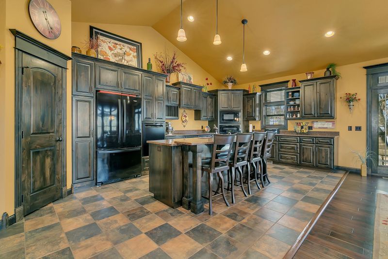 25166 55th St NE, New London, MN 56273