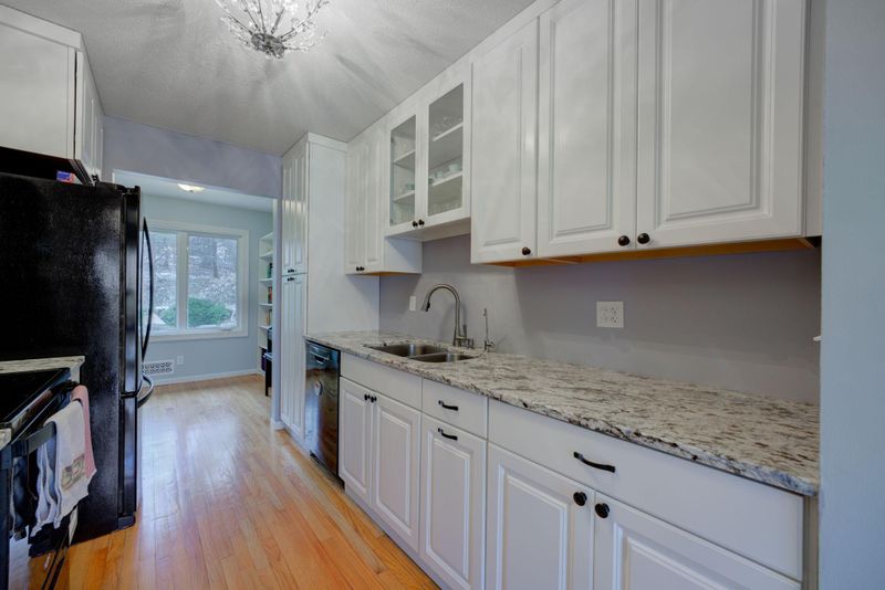 117 Birnamwood Dr, Burnsville, MN 55337