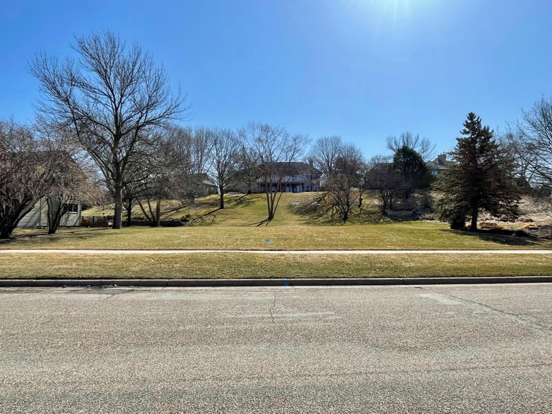 1401 Mayflower Dr, Northfield, MN 55057