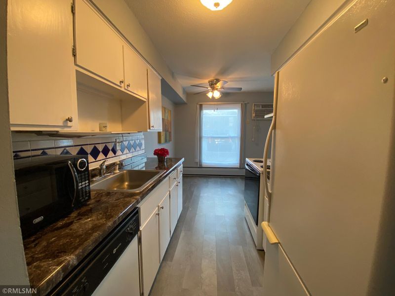 910 6th St S #4, Hopkins, MN 55343