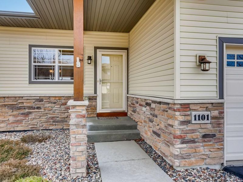 1101 Lorraine Ct, Carver, MN 55315