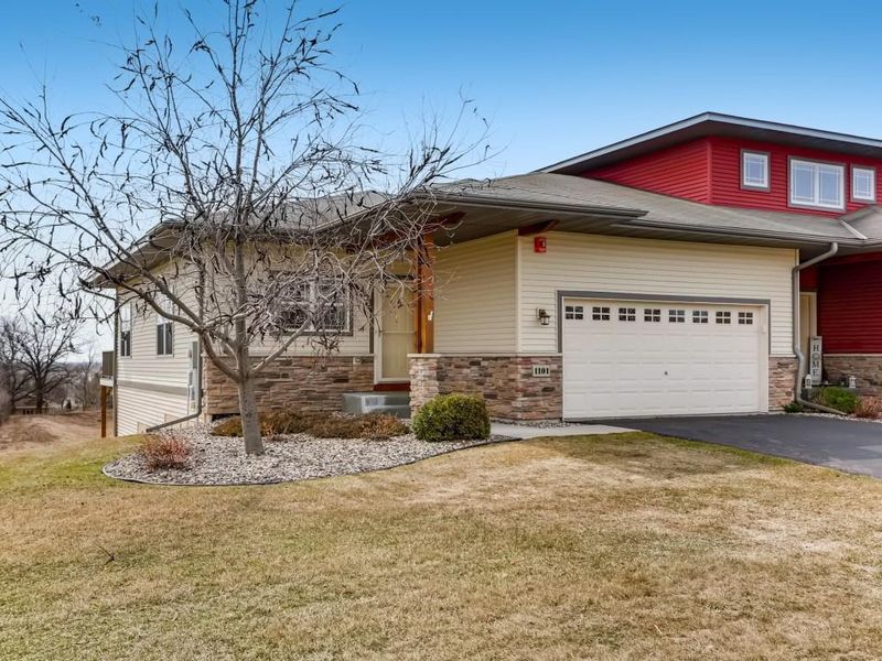 1101 Lorraine Ct, Carver, MN 55315