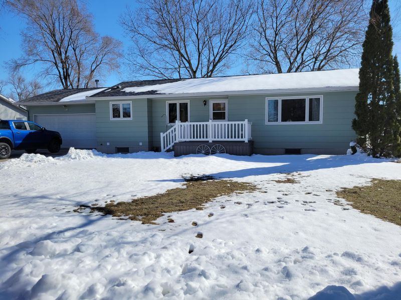 902 2nd St SW, Pipestone, MN 56164