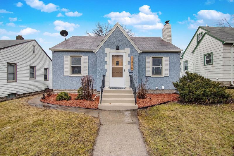 1326 3rd St E, Saint Paul, MN 55106