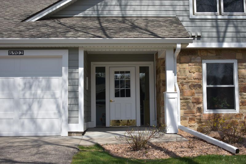 6906 Langford Dr, Edina, MN 55436