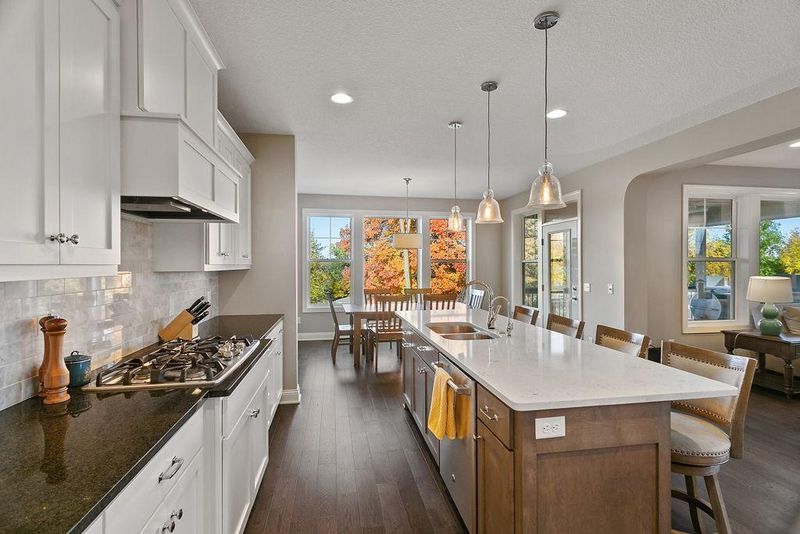 5616 Dutch Lake Ct, Minnetrista, MN 55364