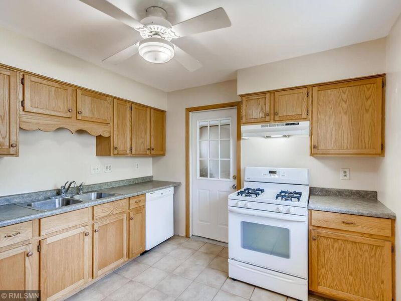 10920 7th St NE, Blaine, MN 55434