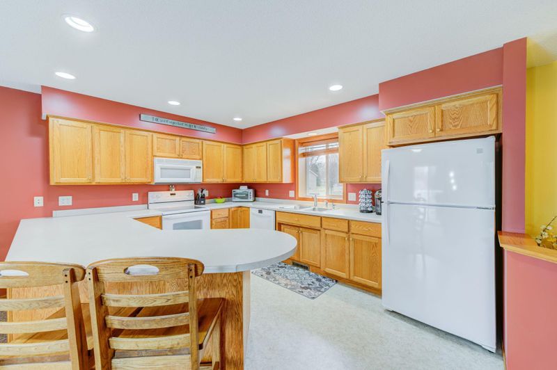 805 Walnut St NE, Hutchinson, MN 55350