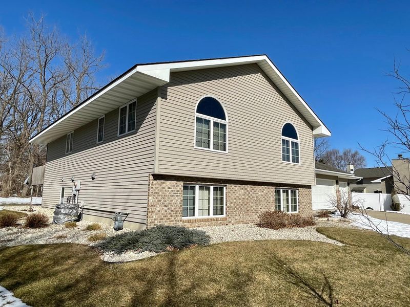 1309 2nd St NW, Austin, MN 55912