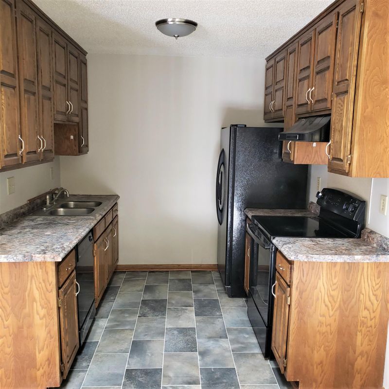 8705 Maplebrook Pw N, Brooklyn Park, MN 55445