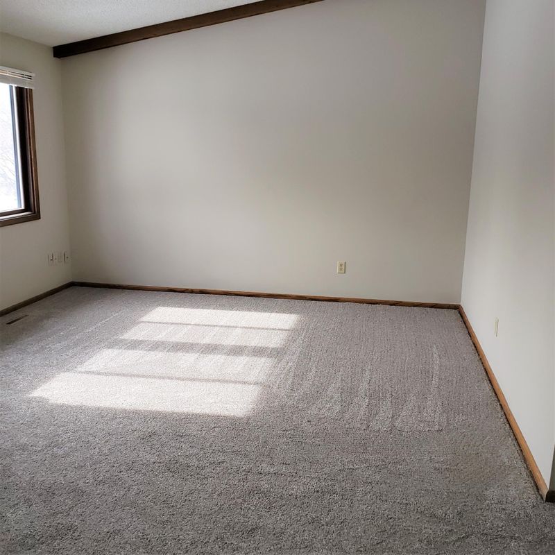 8705 Maplebrook Pw N, Brooklyn Park, MN 55445