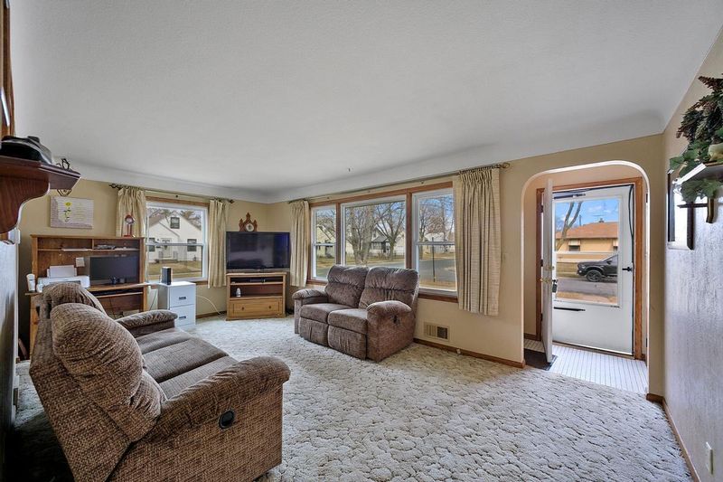 257 Macarthur St W, South Saint Paul, MN 55075