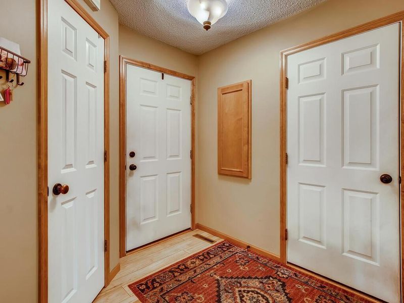 1806 13th St W, Hastings, MN 55033