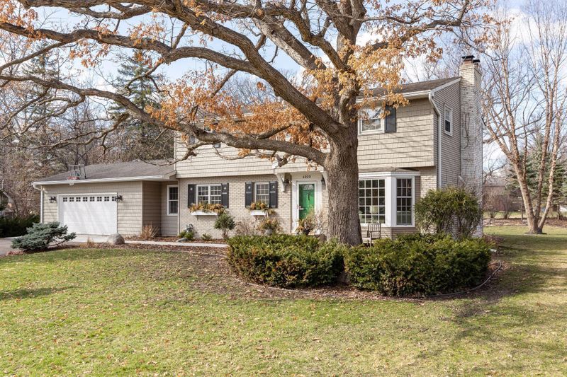 6020 Leslee Ln, Edina, MN 55436