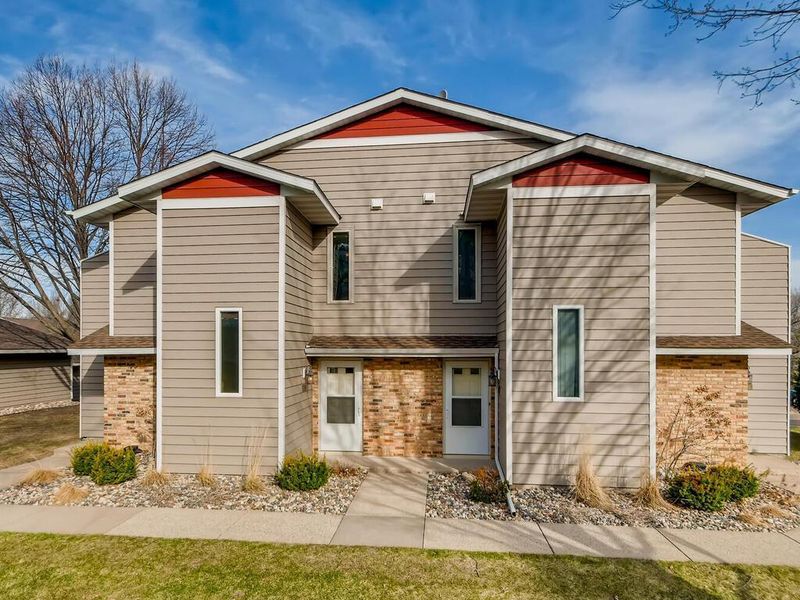 4508 Cinnamon Ridge Trl #B, Eagan, MN 55122