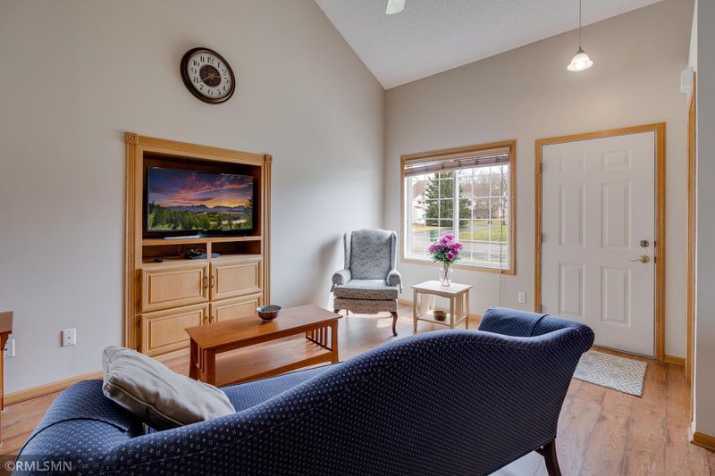 6847 Benton Way, Inver Grove Heights, MN 55076