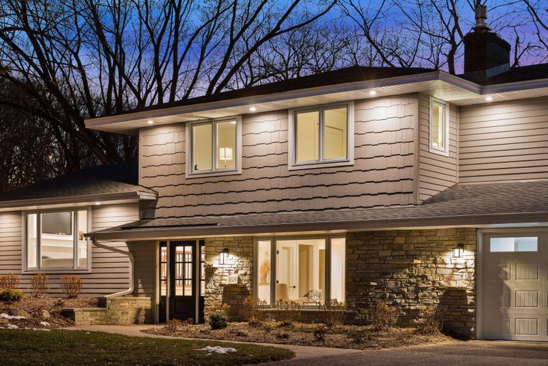 5824 Creek Valley Rd, Edina, MN 55439