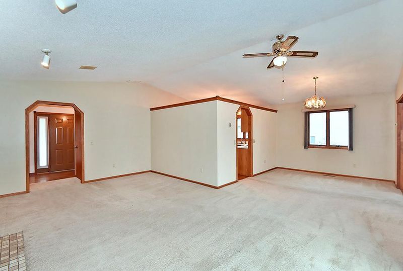 2019 Paulis Dr, Faribault, MN 55021