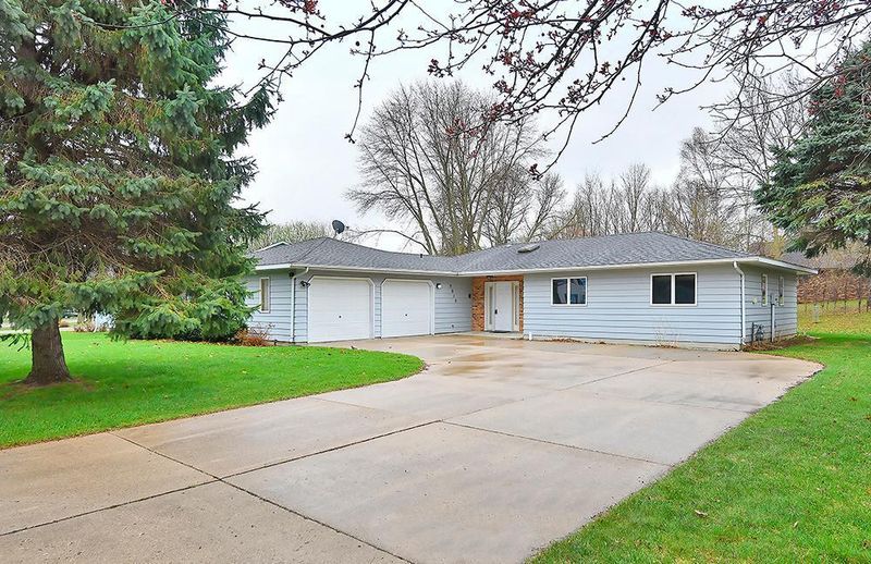 2019 Paulis Dr, Faribault, MN 55021