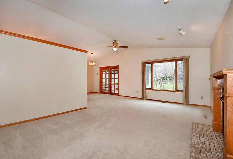 2019 Paulis Dr, Faribault, MN 55021