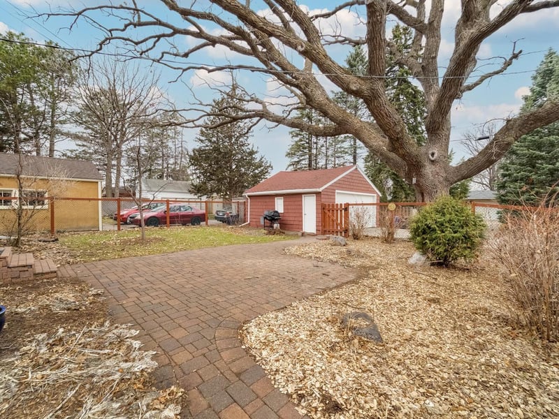 735 Montana Ave E, Saint Paul, MN 55106