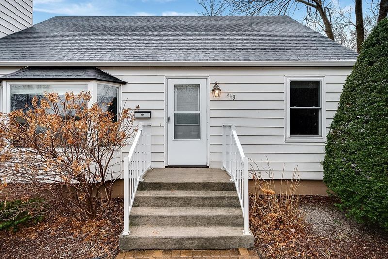 869 11th St SW, Faribault, MN 55021