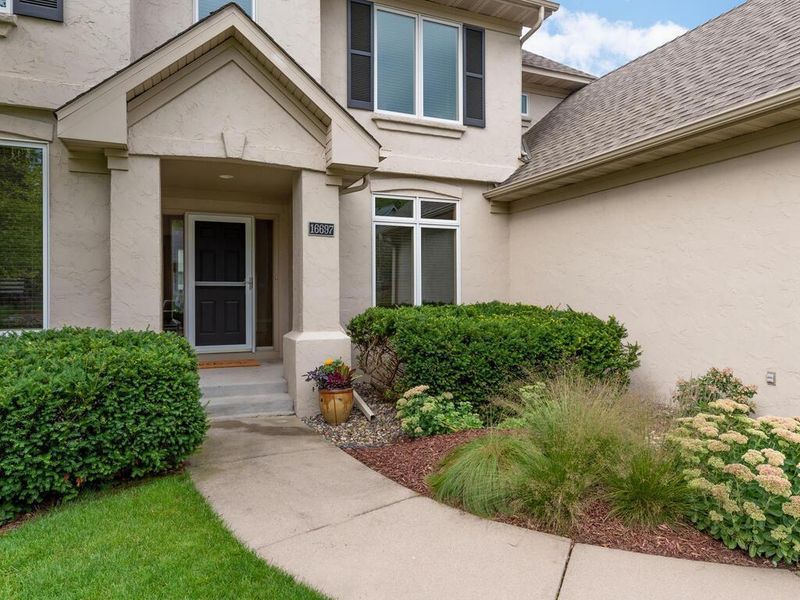 16697 Stirrup Ln, Eden Prairie, MN 55347