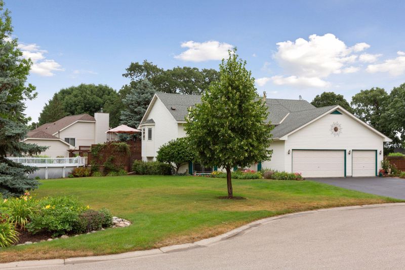 9061 Jergen Ave S, Cottage Grove, MN 55016