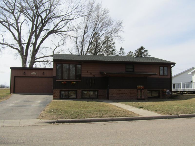130 Pleasant St, Granite Falls, MN 56241