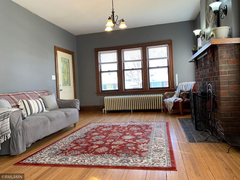 2811 Irving Ave N, Minneapolis, MN 55411