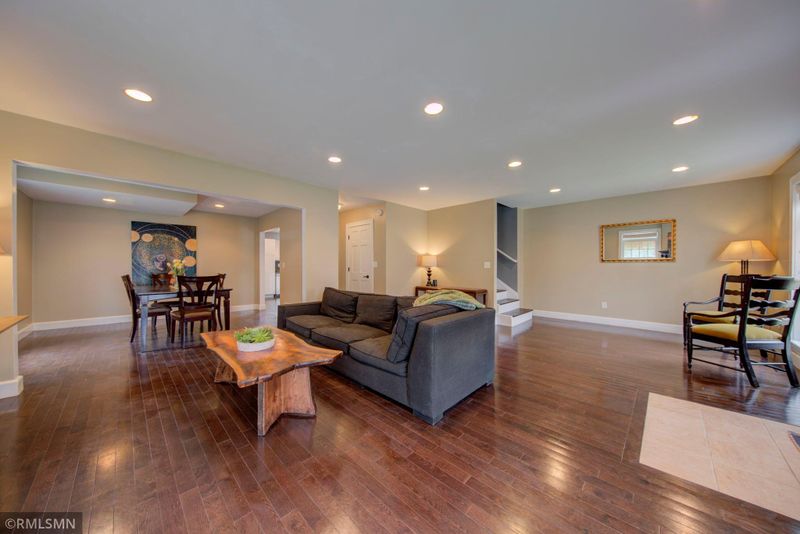 904 Scheffer Ave, Saint Paul, MN 55102