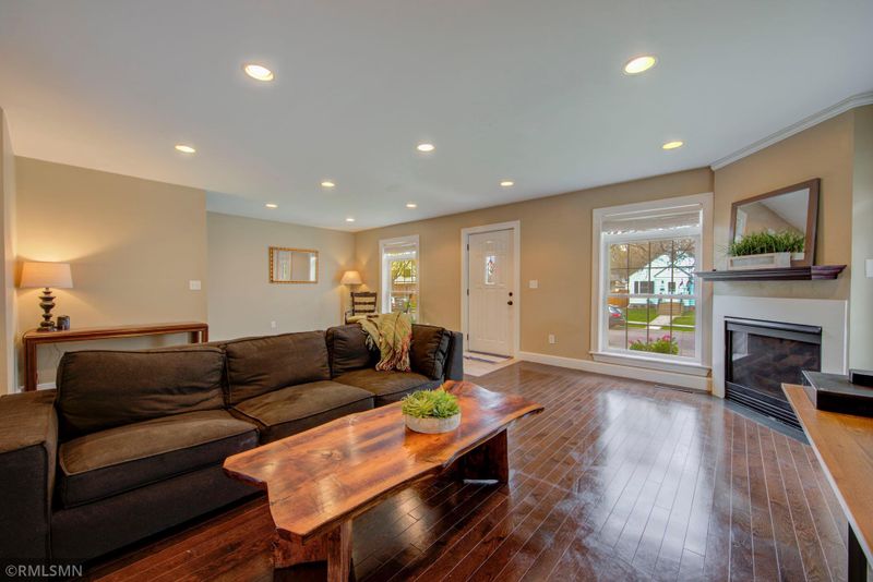 904 Scheffer Ave, Saint Paul, MN 55102
