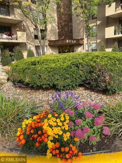 6710 Vernon Ave S #306, Edina, MN 55436