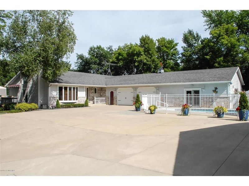 917 Buckridge Dr NE, Rochester, MN 55906