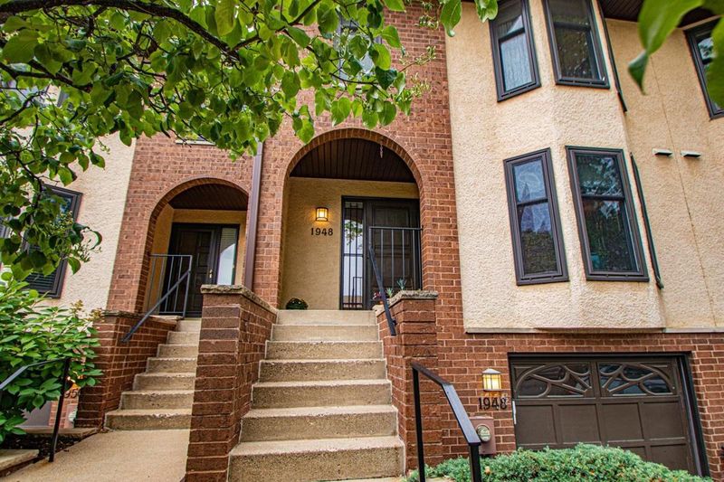 1948 Dupont Ave S, Minneapolis, MN 55403