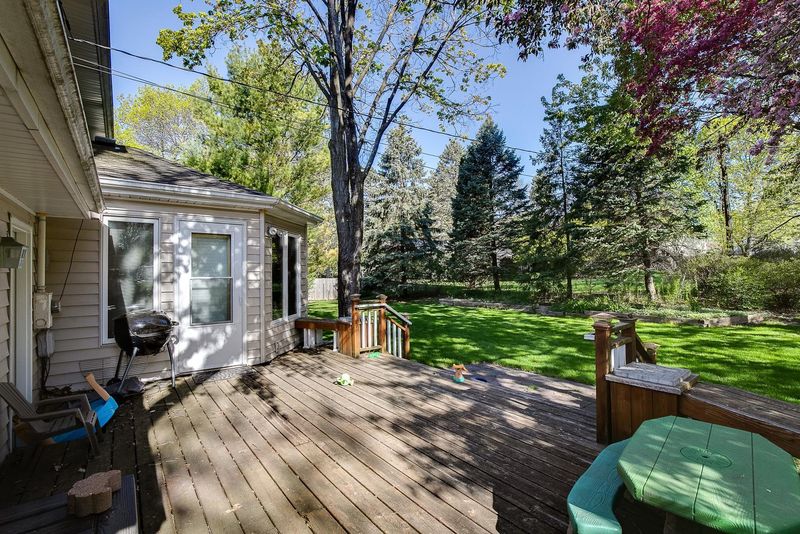 8840 Elgin Pl N, Golden Valley, MN 55427