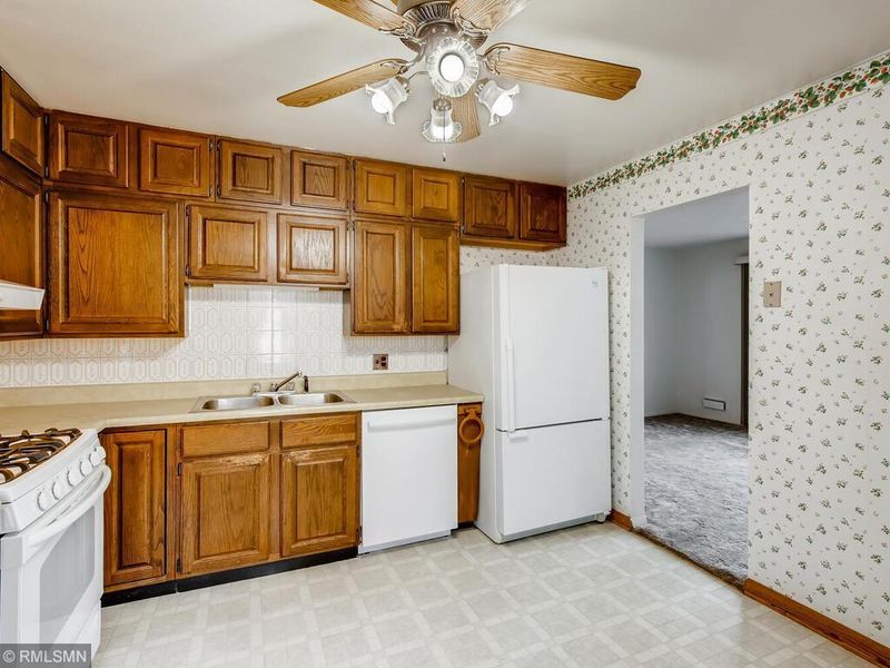 1429 County Road B E, Maplewood, MN 55109