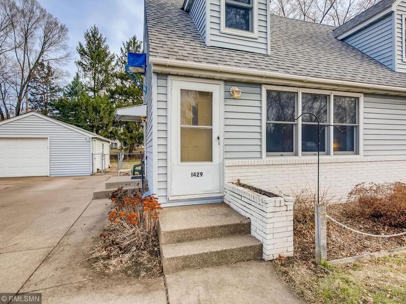 1429 County Road B E, Maplewood, MN 55109